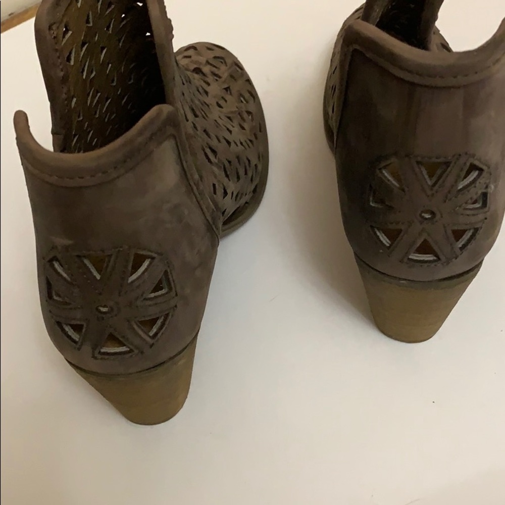 Laser Cut booties Taupe - Picture 7 of 8